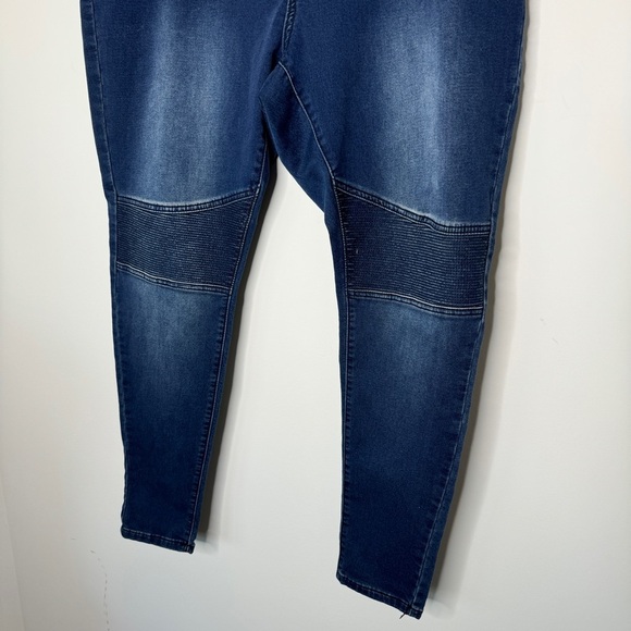 Twentyone Black by rue21 Mid Rise Jegging Flex Moto Jeans 20 - Picture 4 of 9